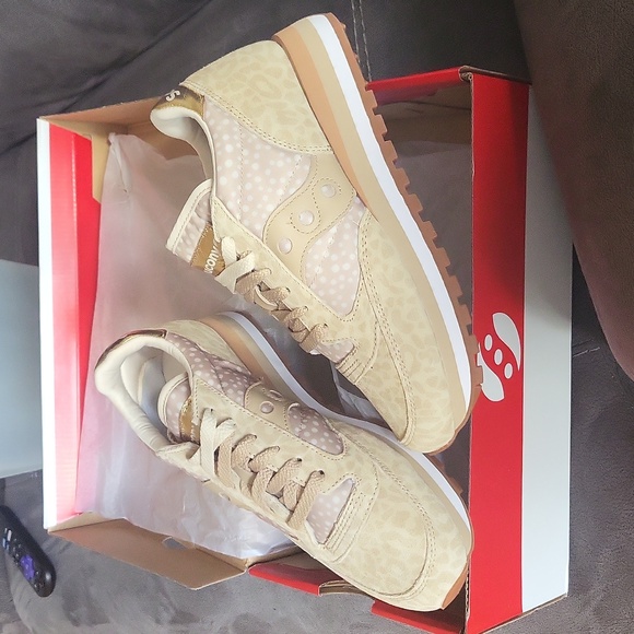 New Saucony Sneakers - Picture 3 of 7